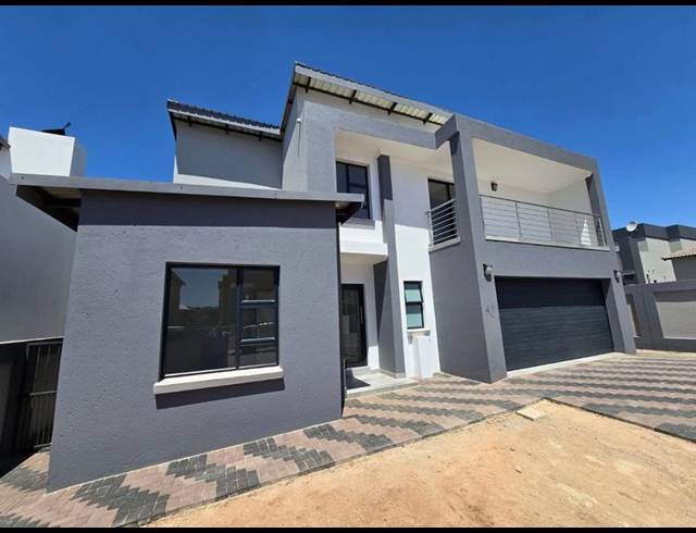 4 BEDROOM HOUSE FOR SALE IN DERDEPOORT